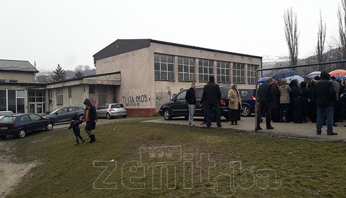 Vijeće roditelja OŠ "Hasan Kikić" održali mirne proteste (FOTO)