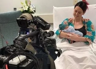 Voditeljica se porodila tokom programa uživo