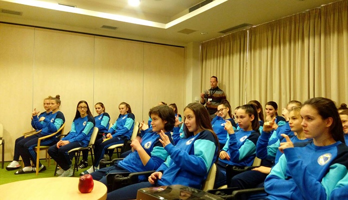 Ženska nogometna reprezentacija BiH uči znakovni jezik zbog nove igračice