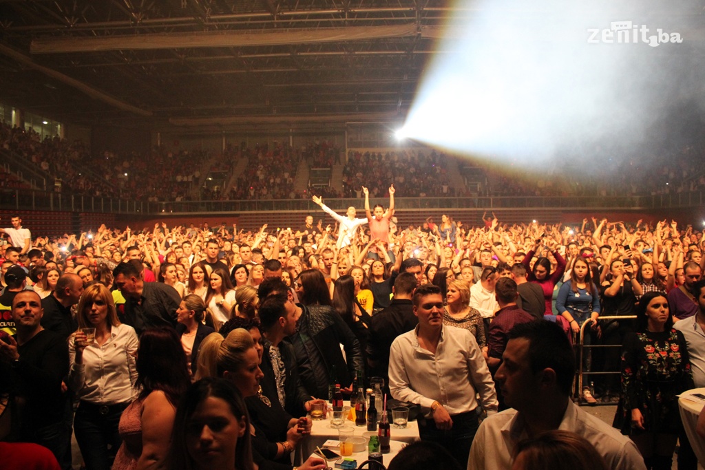 Aca Lukas u Zenici održao koncert za pamćenje (VIDEO+FOTO)