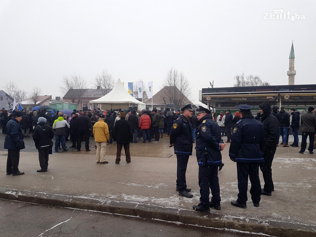 U Zenici polaganjem cvijeća obilježen Dan nezavisnosti BiH (FOTO)