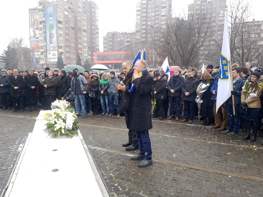 U Zenici polaganjem cvijeća obilježen Dan nezavisnosti BiH (FOTO)