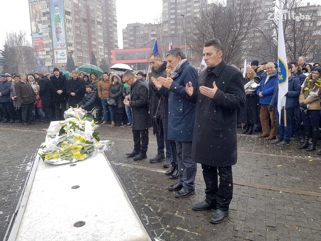 U Zenici polaganjem cvijeća obilježen Dan nezavisnosti BiH (FOTO)