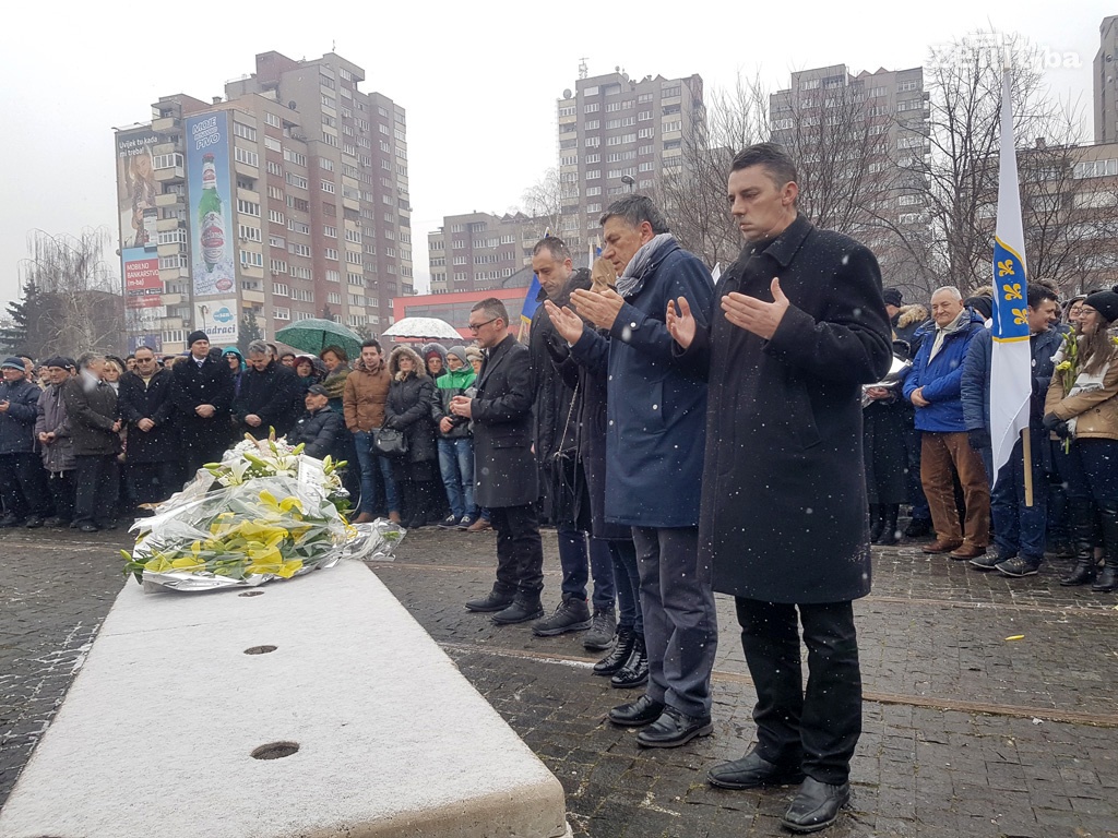 U Zenici polaganjem cvijeća obilježen Dan nezavisnosti BiH (FOTO)