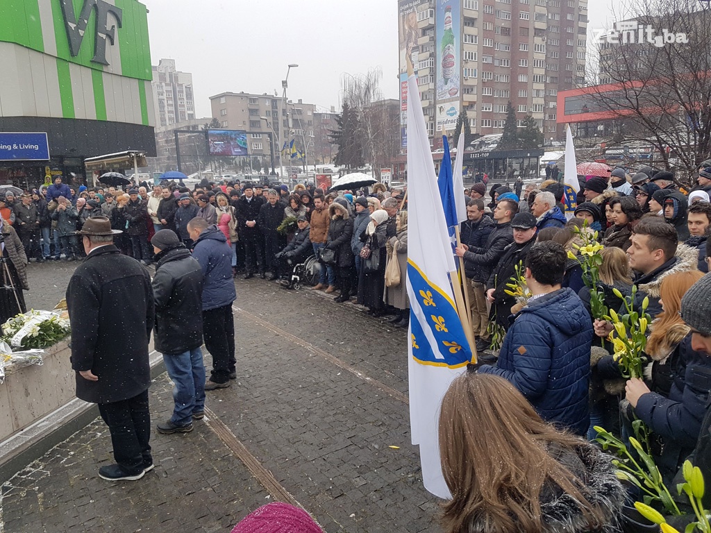 U Zenici polaganjem cvijeća obilježen Dan nezavisnosti BiH (FOTO)