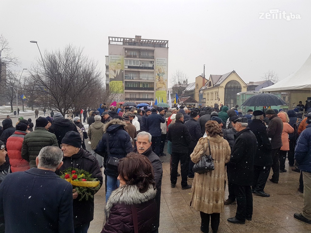 U Zenici polaganjem cvijeća obilježen Dan nezavisnosti BiH (FOTO)