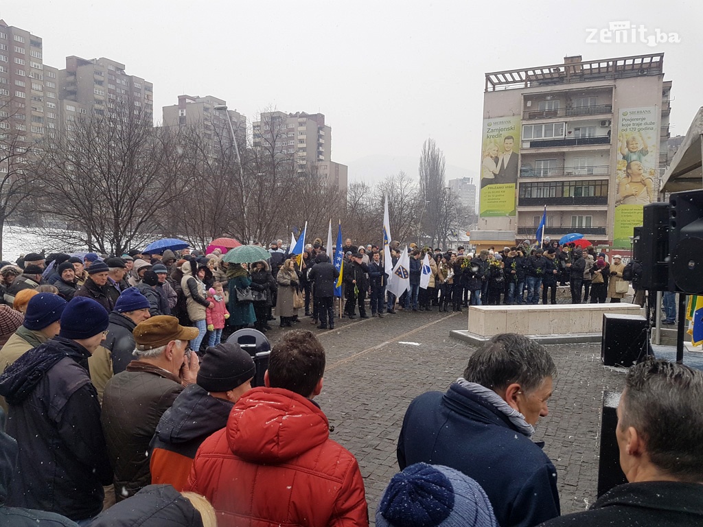 U Zenici polaganjem cvijeća obilježen Dan nezavisnosti BiH (FOTO)