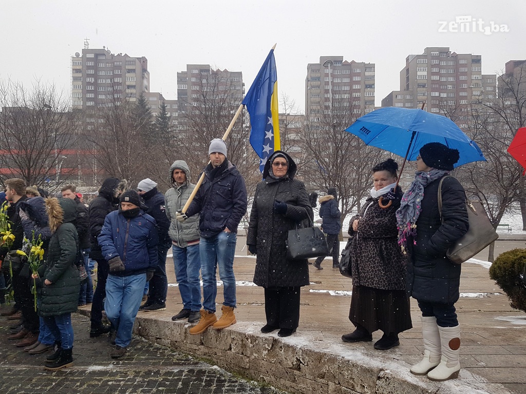 U Zenici polaganjem cvijeća obilježen Dan nezavisnosti BiH (FOTO)