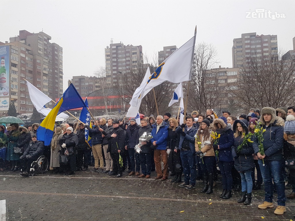 U Zenici polaganjem cvijeća obilježen Dan nezavisnosti BiH (FOTO)