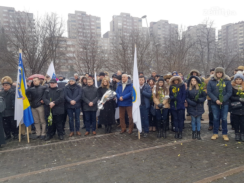 U Zenici polaganjem cvijeća obilježen Dan nezavisnosti BiH (FOTO)