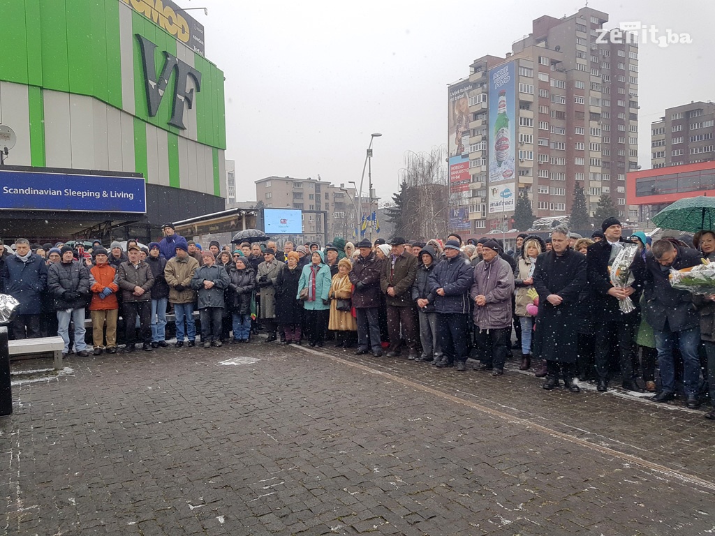 U Zenici polaganjem cvijeća obilježen Dan nezavisnosti BiH (FOTO)