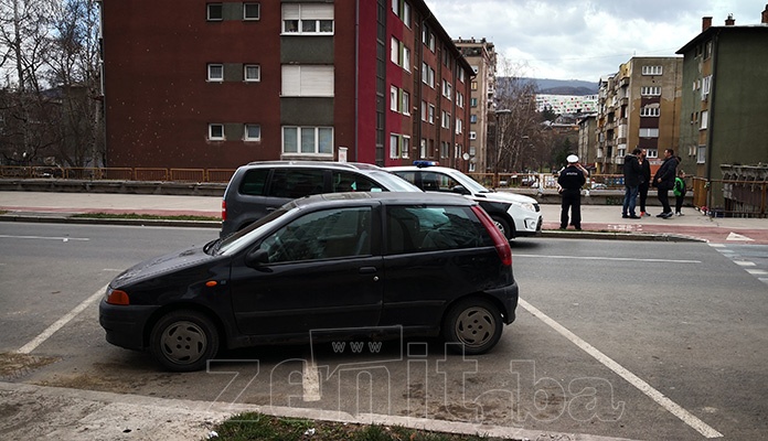 Saobraćajna u centru Zenice, povrijeđen pješak (FOTO)
