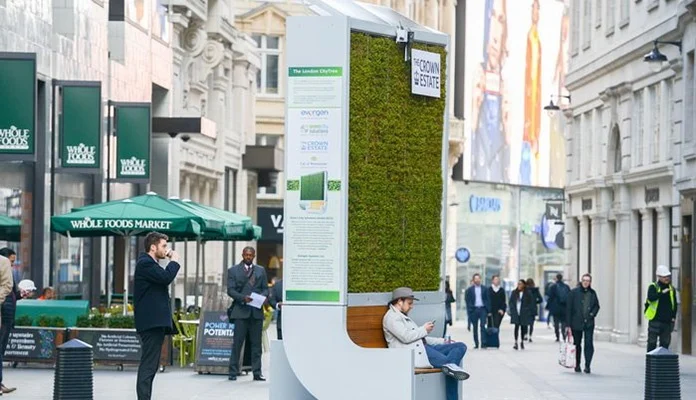 U Londonu postavljena klupa koja upija smog