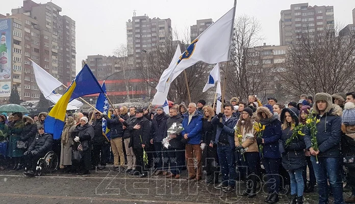 U Zenici polaganjem cvijeća obilježen Dan nezavisnosti BiH (FOTO)