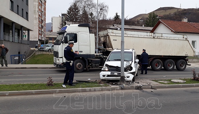 Sudar dva vozila na GGM-u u Zenici (FOTO)