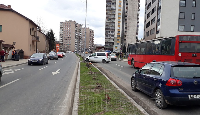 Sudar dva vozila na GGM-u u Zenici (FOTO)