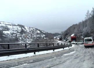 Saobraćajna na M-17 kod Vranduka, povrijeđena jedna osoba