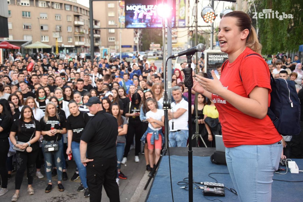 U Zenici održana zajednička maturska zabava (VIDEO+FOTO)