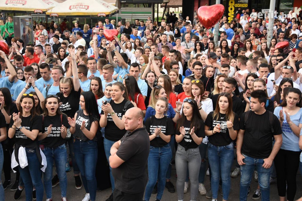 U Zenici održana zajednička maturska zabava (VIDEO+FOTO)