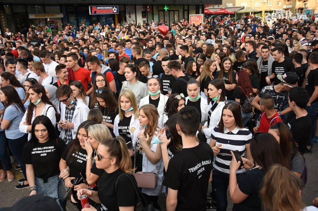 U Zenici održana zajednička maturska zabava (VIDEO+FOTO)