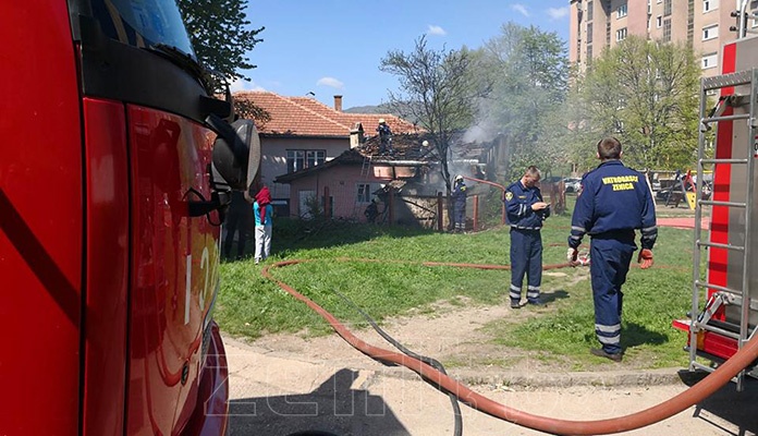 Gorila kuća u zeničkom naselju Blatuša (FOTO)