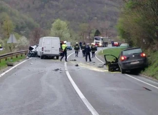 U sudaru četiri vozila kod Vranduka poginula jedna osoba