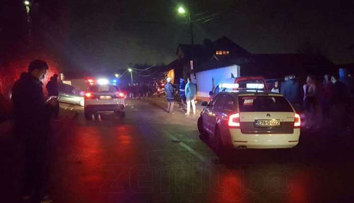 Autom se zabio u kuću u Zenici, povrijeđene tri osobe (FOTO)