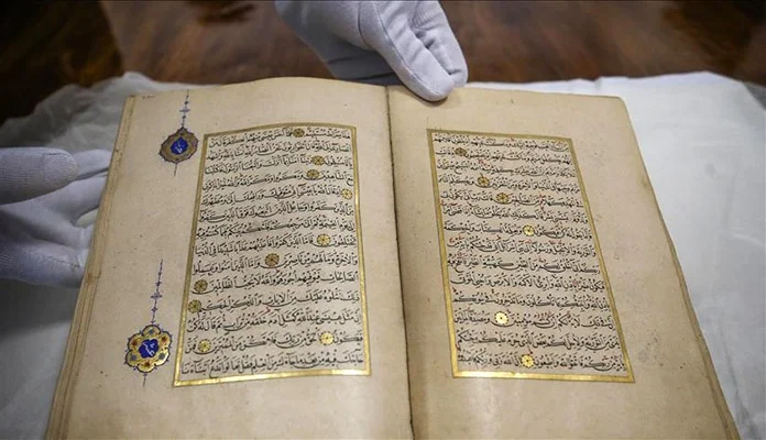 Kur'an star pet stoljeća vraćen u Topkapi palatu