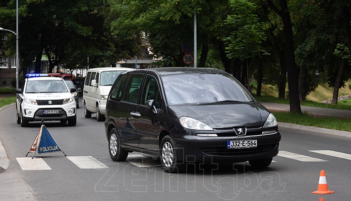 Saobraćajna na Bulevaru, vozilo udarilo pješaka