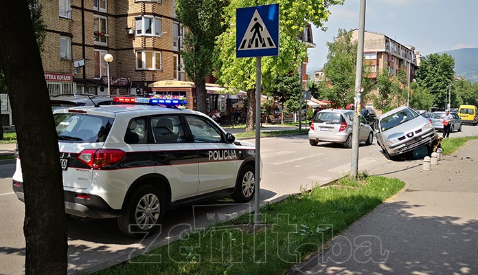 Saobraćajna nesreća kod KŠC “Sveti pavao” u Zenici (FOTO)