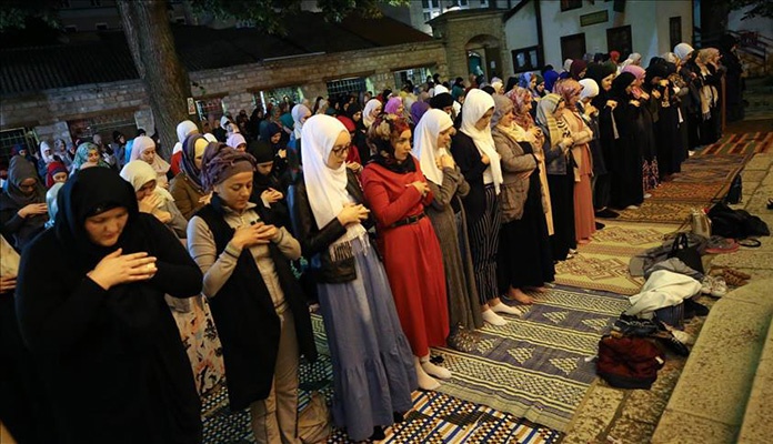 Muslimani u Bosni i Hercegovini klanjali prvi teravih-namaz