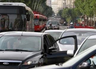 Vozači u Beogradu zaustavili vozila na sat vremena zbog poskupljenja goriva