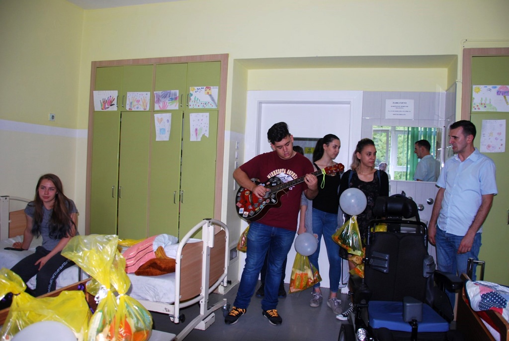 Volonteri INPUT-a obradovali mališane u Kantonalnoj bolnici Zenica (FOTO)