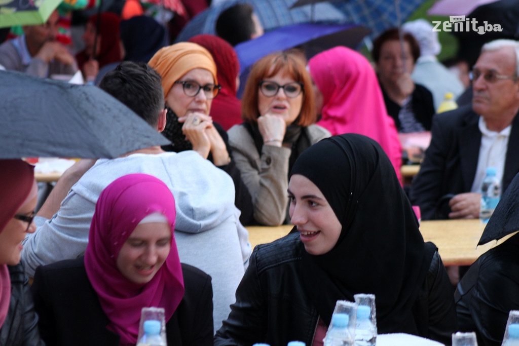 U Zenici organiziran iftar na otvorenom za 3.000 osoba