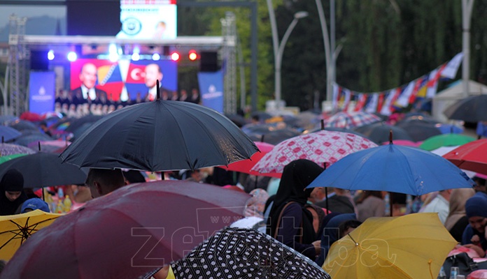 U Zenici organiziran iftar na otvorenom za 3.000 osoba