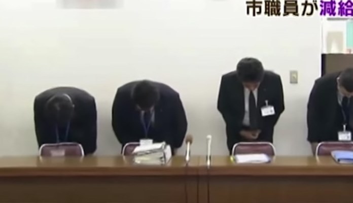 Japanski javni službenik kažnjen jer je tri minute ranije odlazio na pauzu (VIDEO)