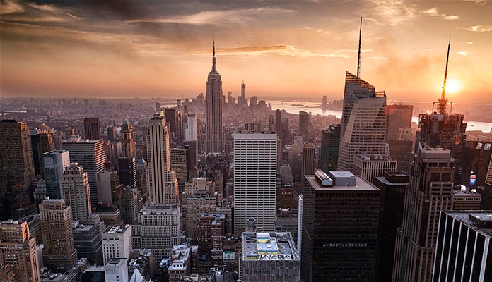 New York tone pod težinom svojih nebodera