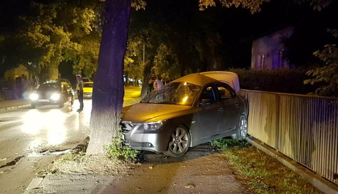 U saobraćajnoj nesreći u Travničkoj u Zenici automobil završio na trotoaru