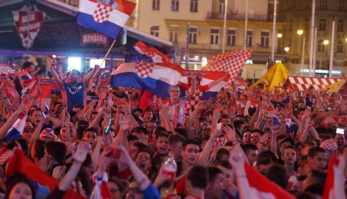 Veličanstven doček "Vatrenih" u Zagrebu (VIDEO)