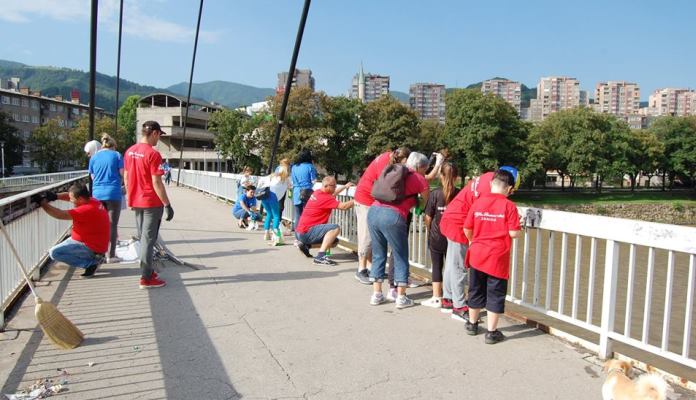 Volonteri u Zenici očistili Jalijski most od grafita (FOTO)