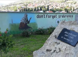 U Mostaru oslikan mural za žrtve genocida u Srebrenici