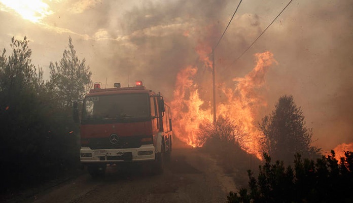 Vanredno stanje u Grčkoj: Veliki požar kod Atine