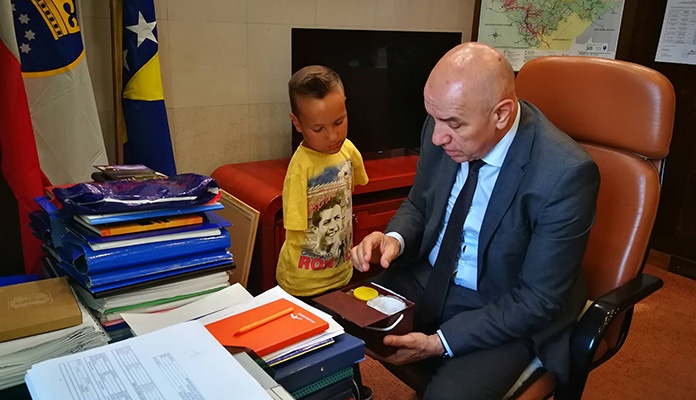 Premijer Galijašević primio dječaka Ismaila Zulfića (FOTO)