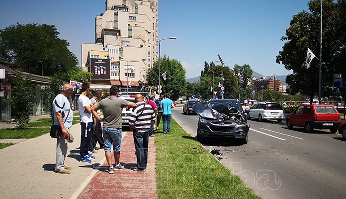 Saobraćajna na Bulevaru u Zenici, povrijeđena jedna osoba
