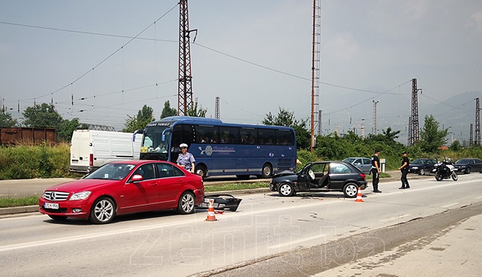 Saobraćajna u Pečuju kod Zenice, jedno lice povrijeđeno