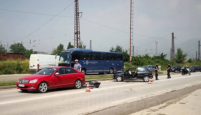 Saobraćajna u Pečuju kod Zenice, jedno lice povrijeđeno