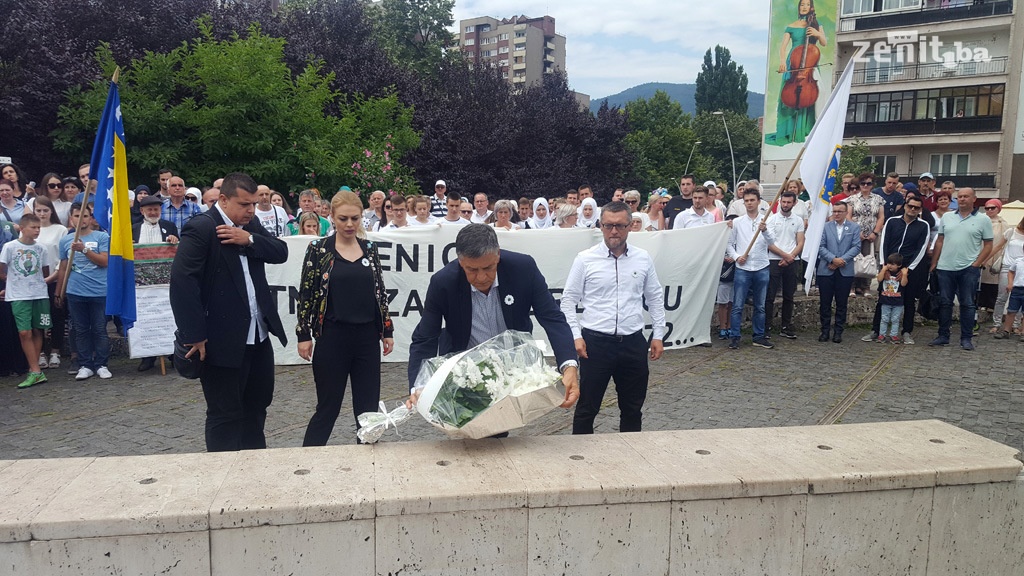 Zeničani odali počast žrtvama genocida (VIDEO+FOTO)