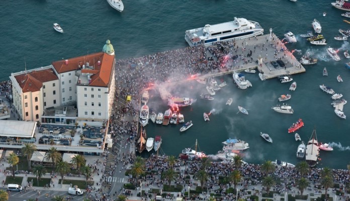 Split veličanstveno ispratio Olivera Dragojevića na posljednju plovidbu