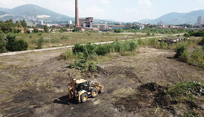 Počelo čišćenje slobodnih i prodatih parcela u Poslovnoj zoni Zenica 1