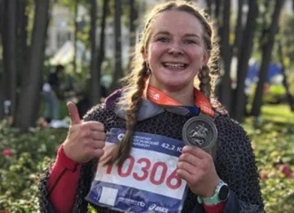 Ruskinja istrčla maraton u srednjevijekovnom oklopu